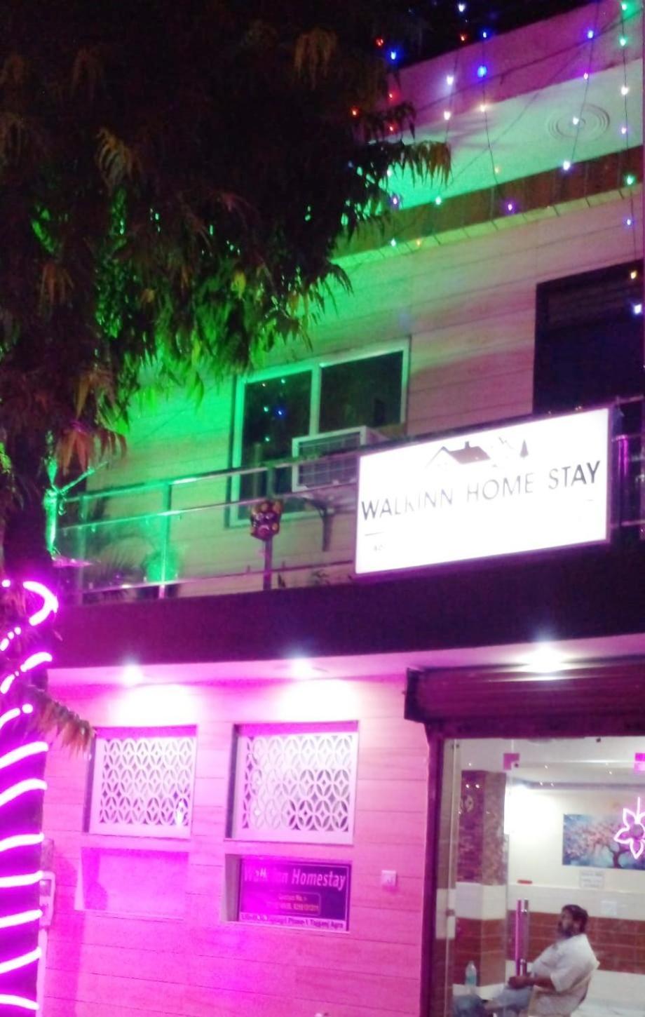 Walkinn Home Stay Tajganj Exterior photo